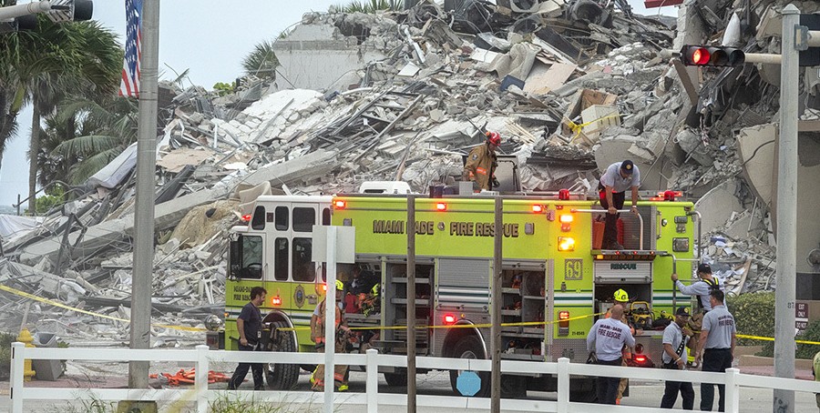 Ενενήντα εννέα αγνοούμενοι από την κατάρρευση κτηρίου στη Φλόριντα